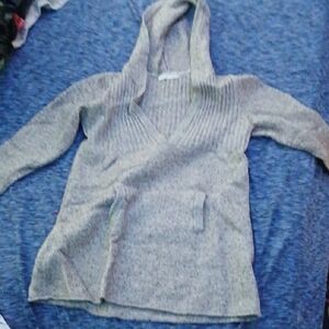 Old Navy Beige V-Neck Sweater